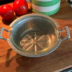 1940's-50's EVERLAST Forged Aluminum Casserole Cradle w PYREX Insert, 9.5”W 3”H